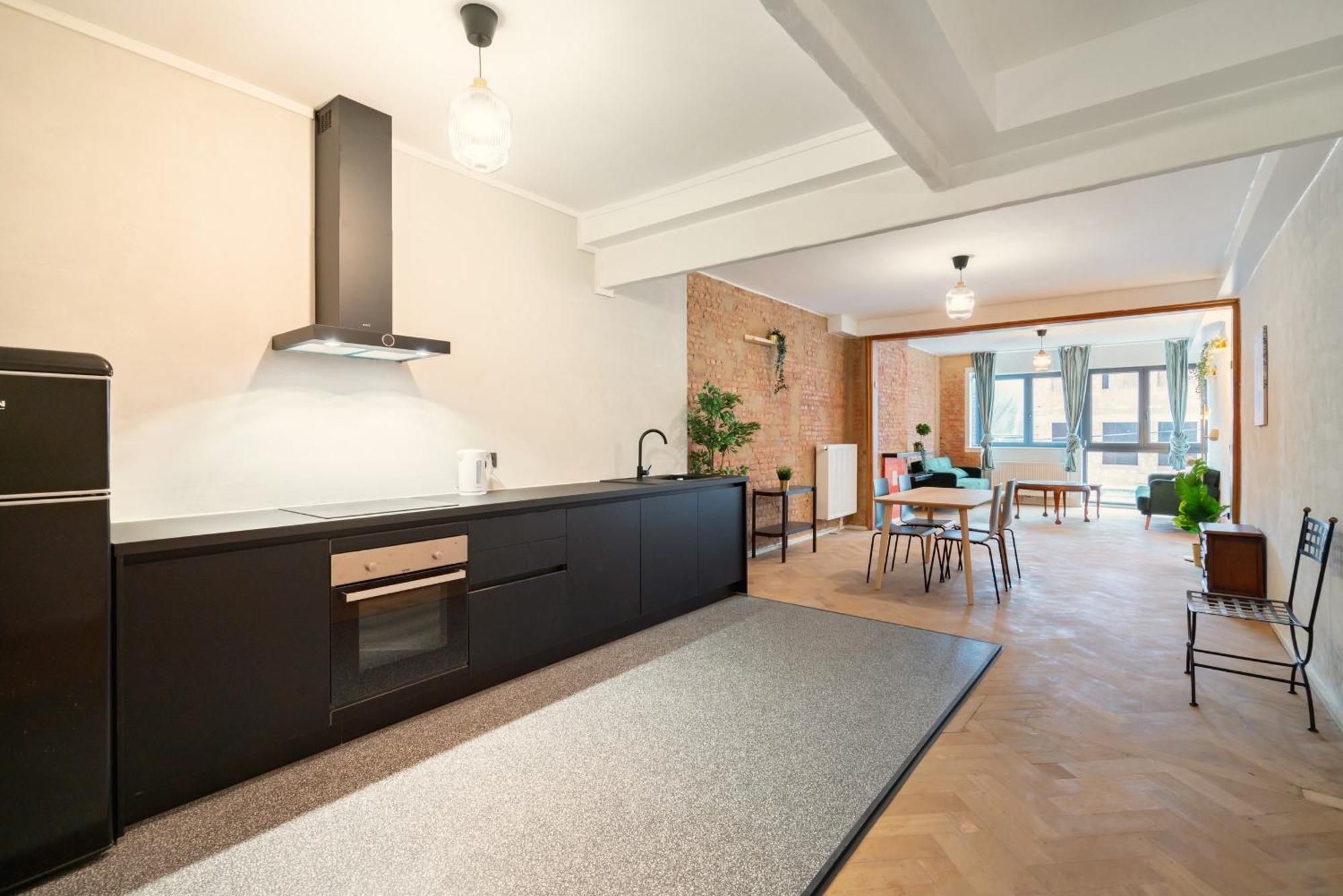 Charming And Spacious Apartments In The Heart Of Антверпен Екстериор снимка
