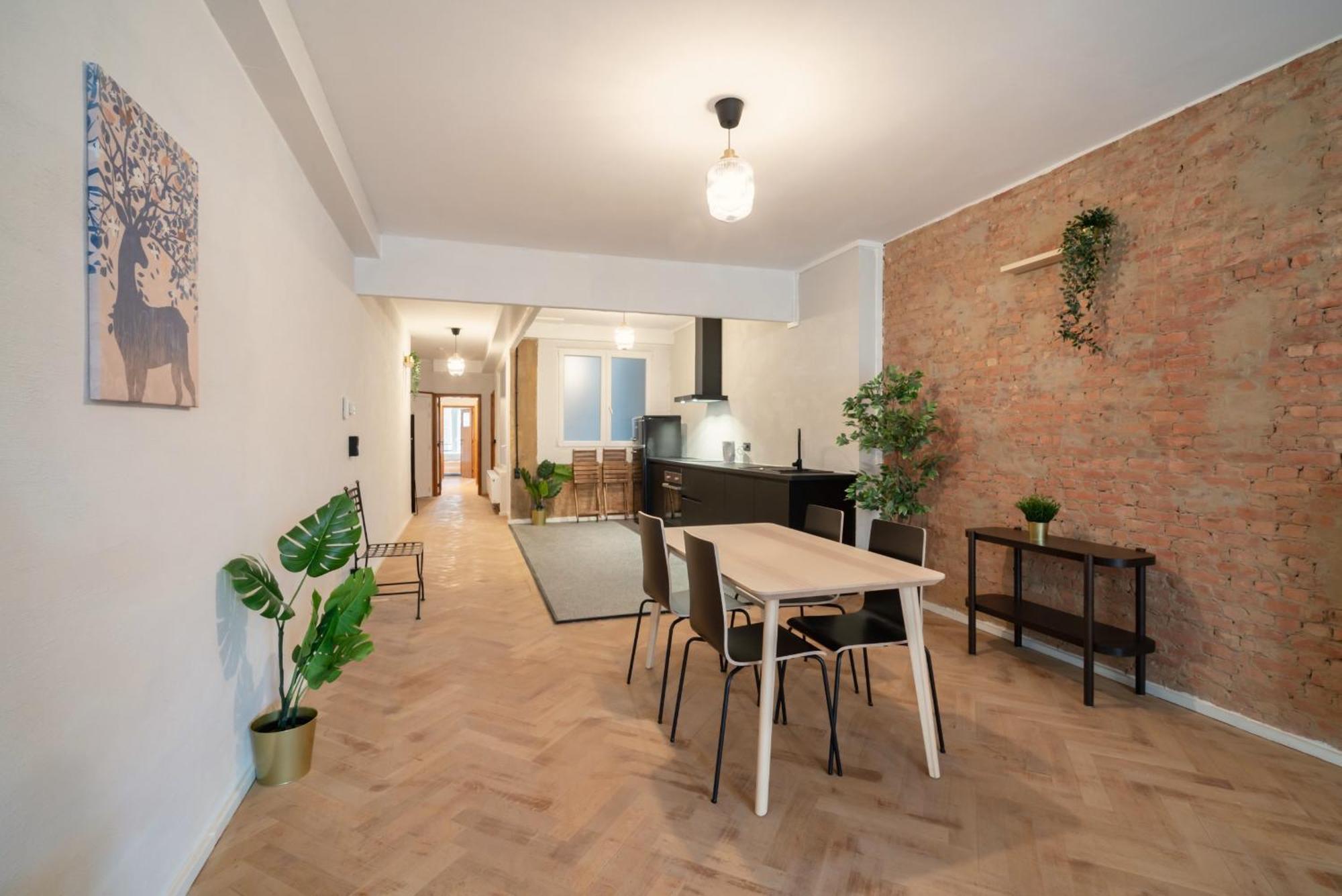 Charming And Spacious Apartments In The Heart Of Антверпен Екстериор снимка