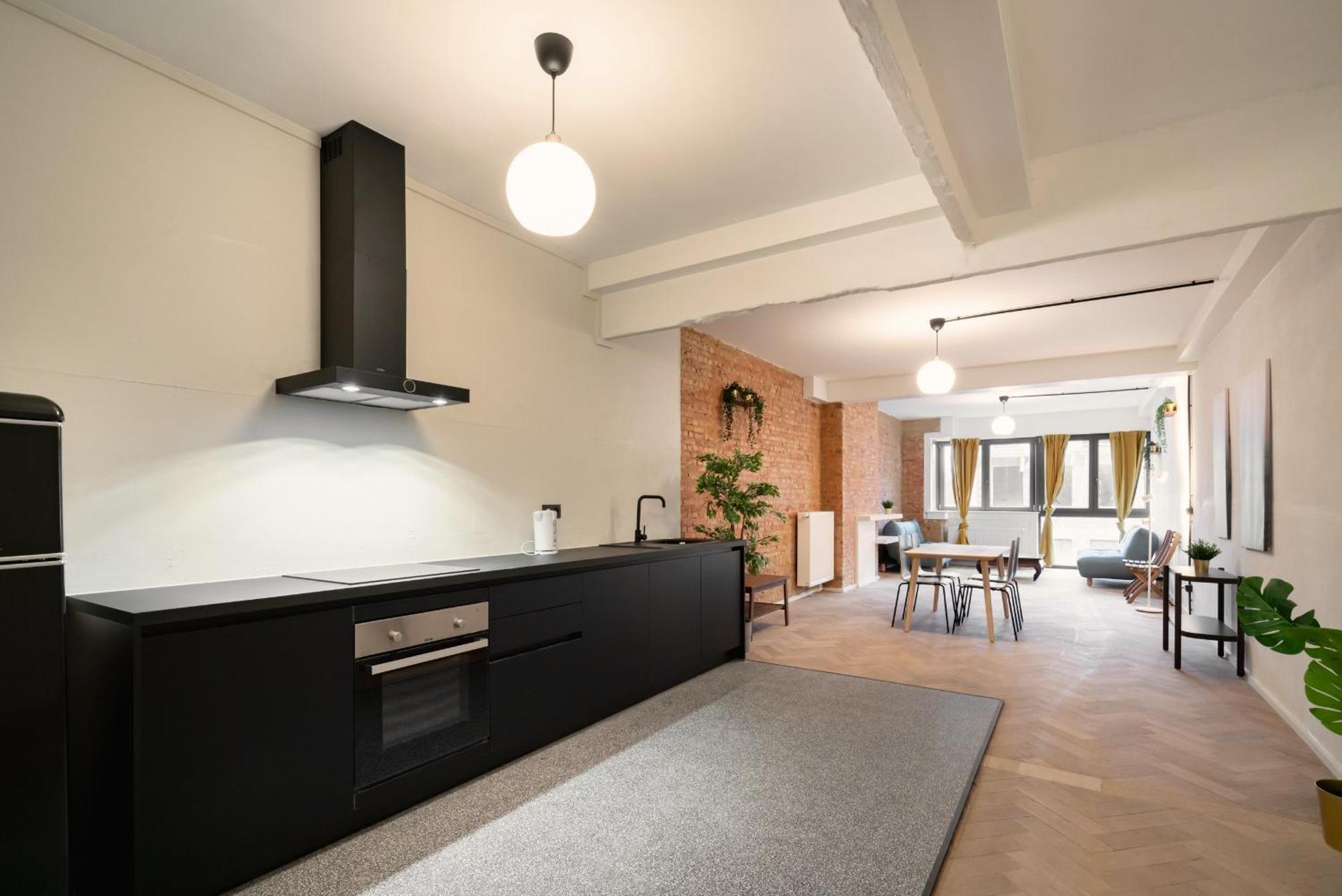 Charming And Spacious Apartments In The Heart Of Антверпен Екстериор снимка