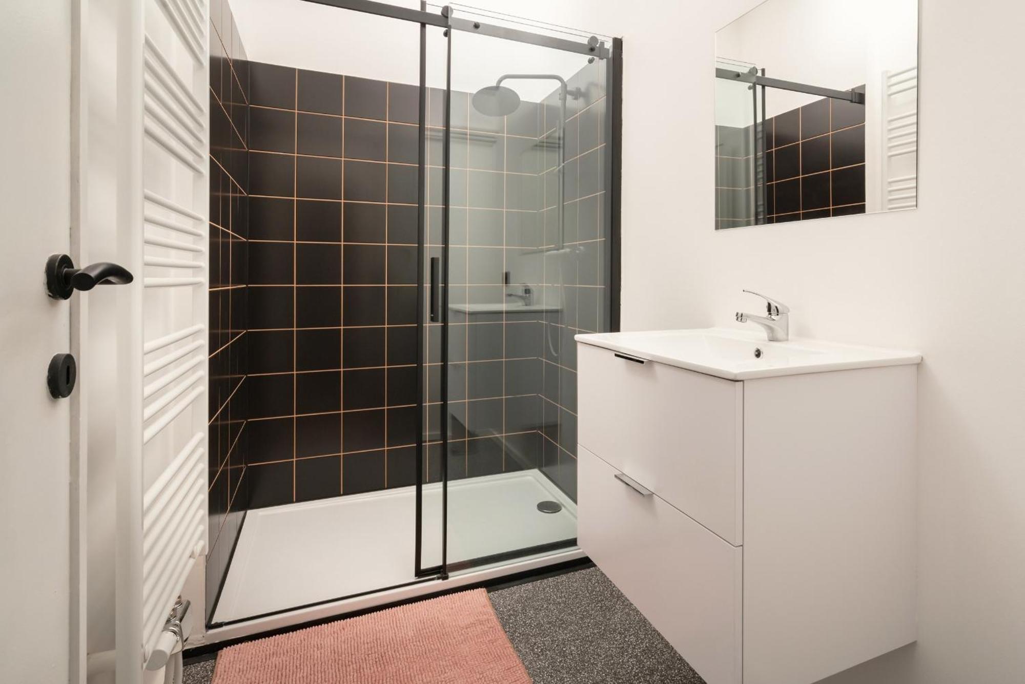 Charming And Spacious Apartments In The Heart Of Антверпен Екстериор снимка