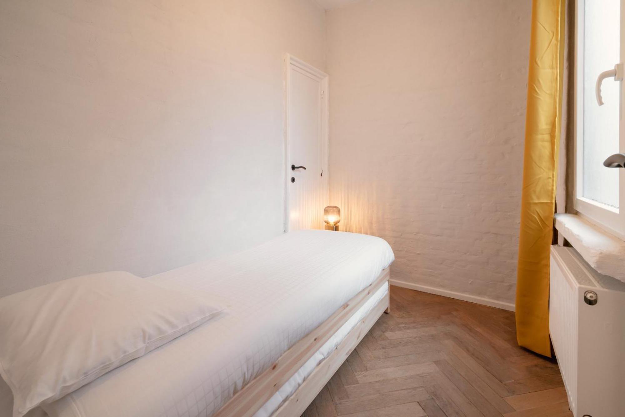Charming And Spacious Apartments In The Heart Of Антверпен Екстериор снимка