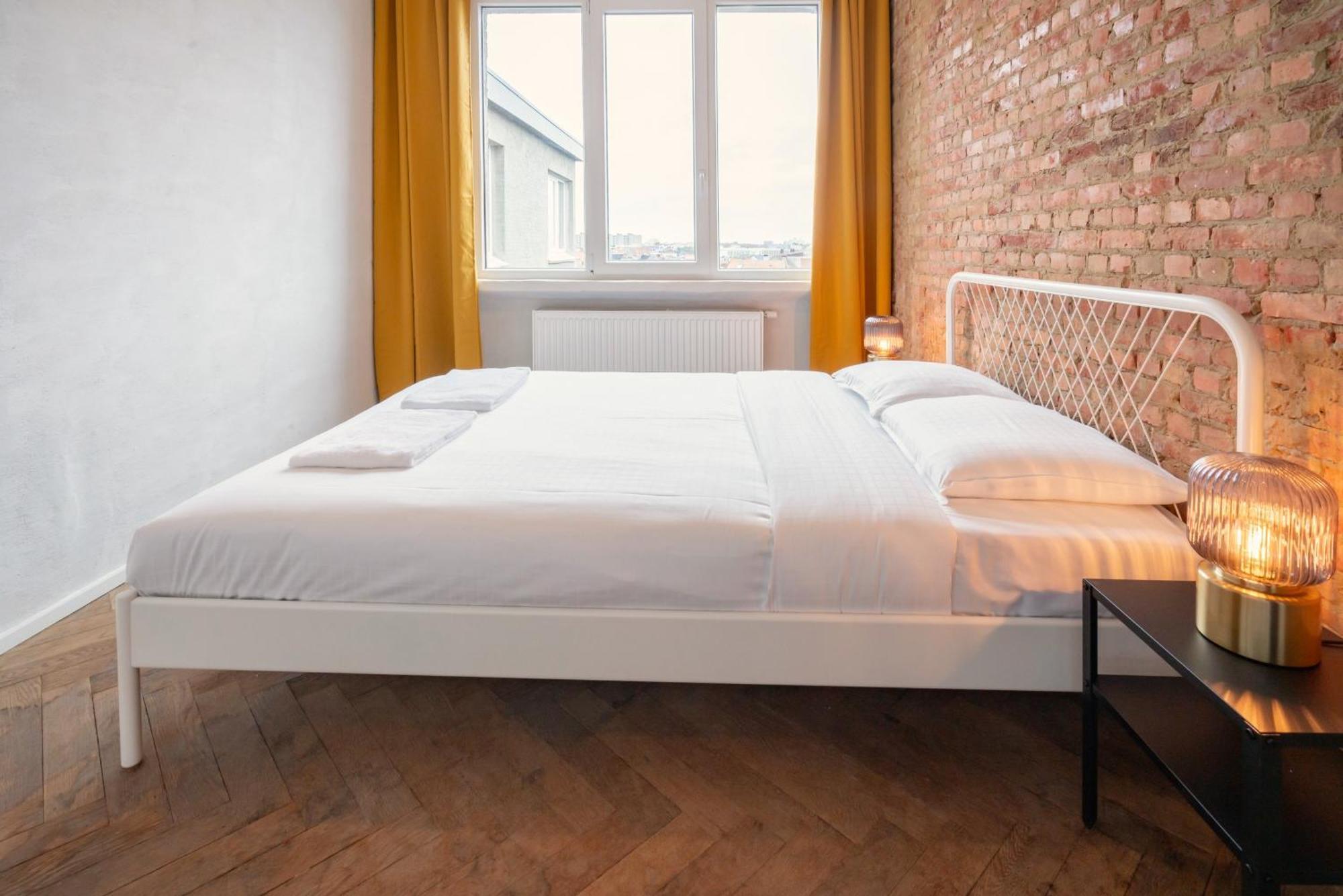 Charming And Spacious Apartments In The Heart Of Антверпен Екстериор снимка
