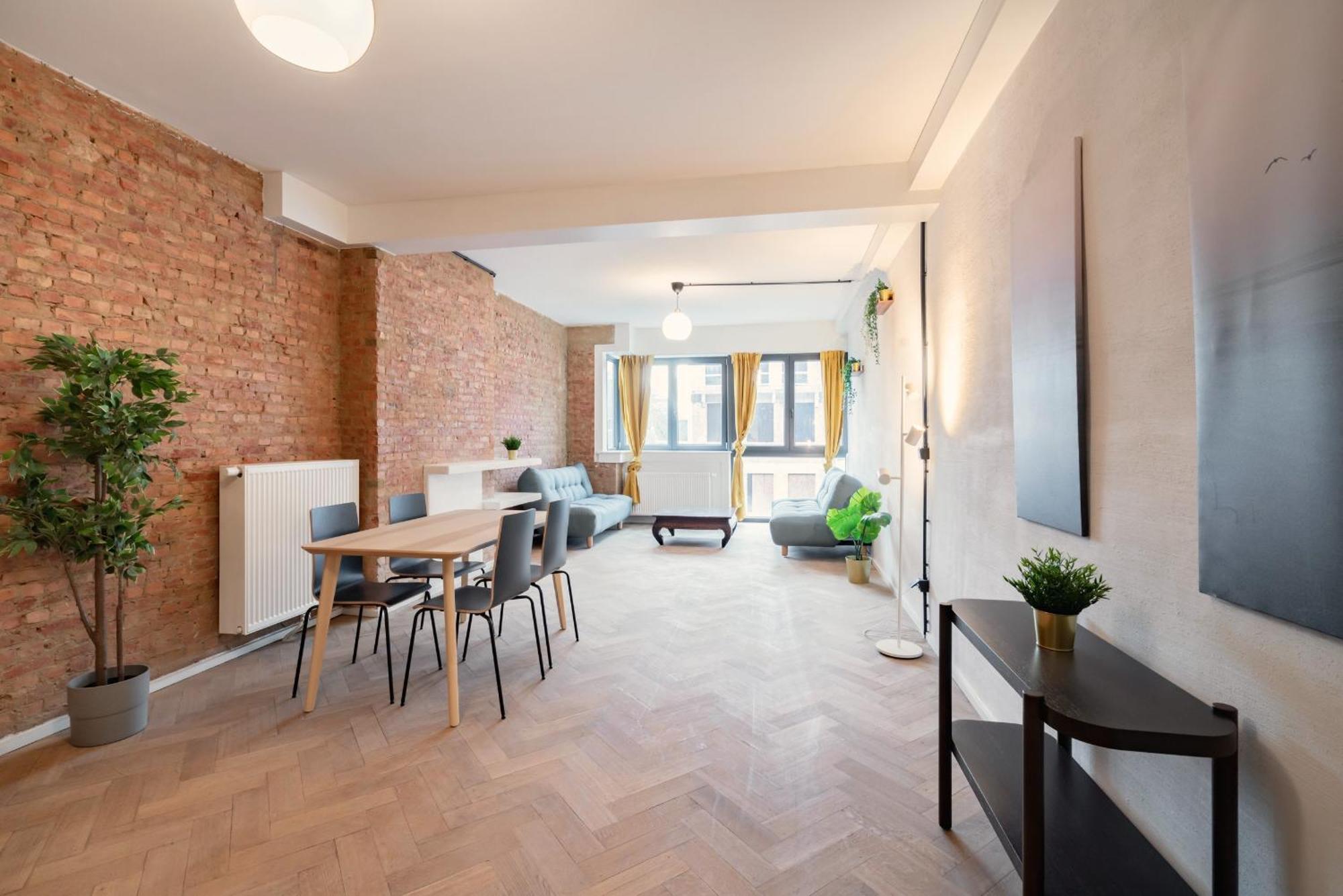 Charming And Spacious Apartments In The Heart Of Антверпен Екстериор снимка