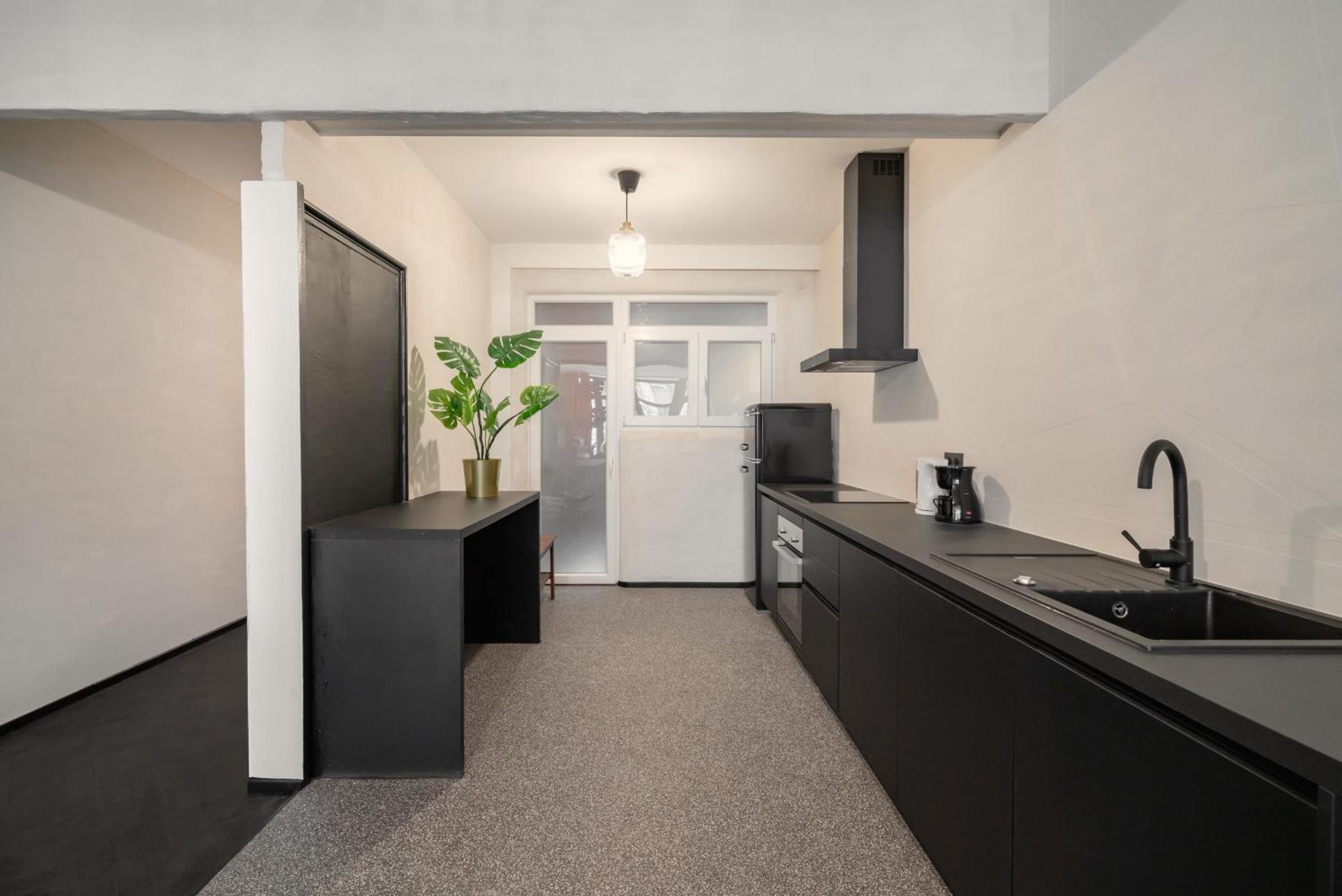 Charming And Spacious Apartments In The Heart Of Антверпен Екстериор снимка