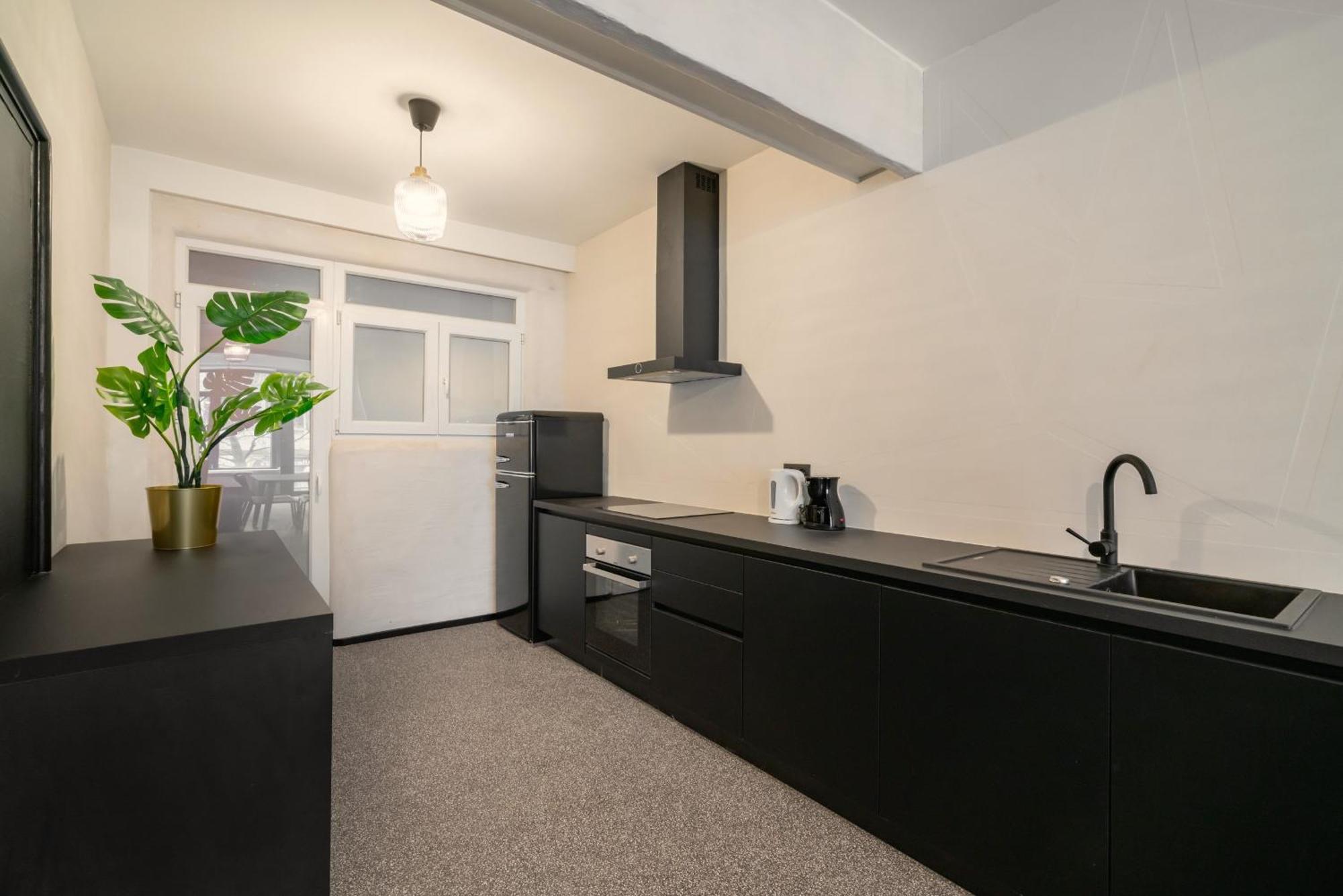 Charming And Spacious Apartments In The Heart Of Антверпен Екстериор снимка
