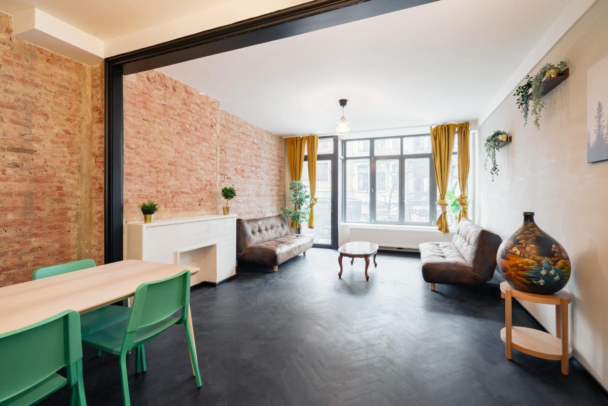 Charming And Spacious Apartments In The Heart Of Антверпен Екстериор снимка