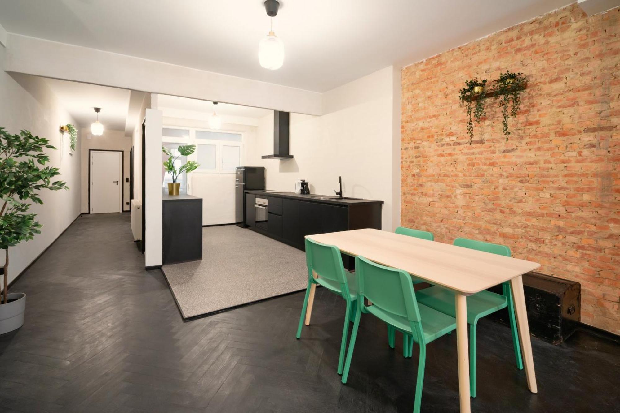 Charming And Spacious Apartments In The Heart Of Антверпен Екстериор снимка