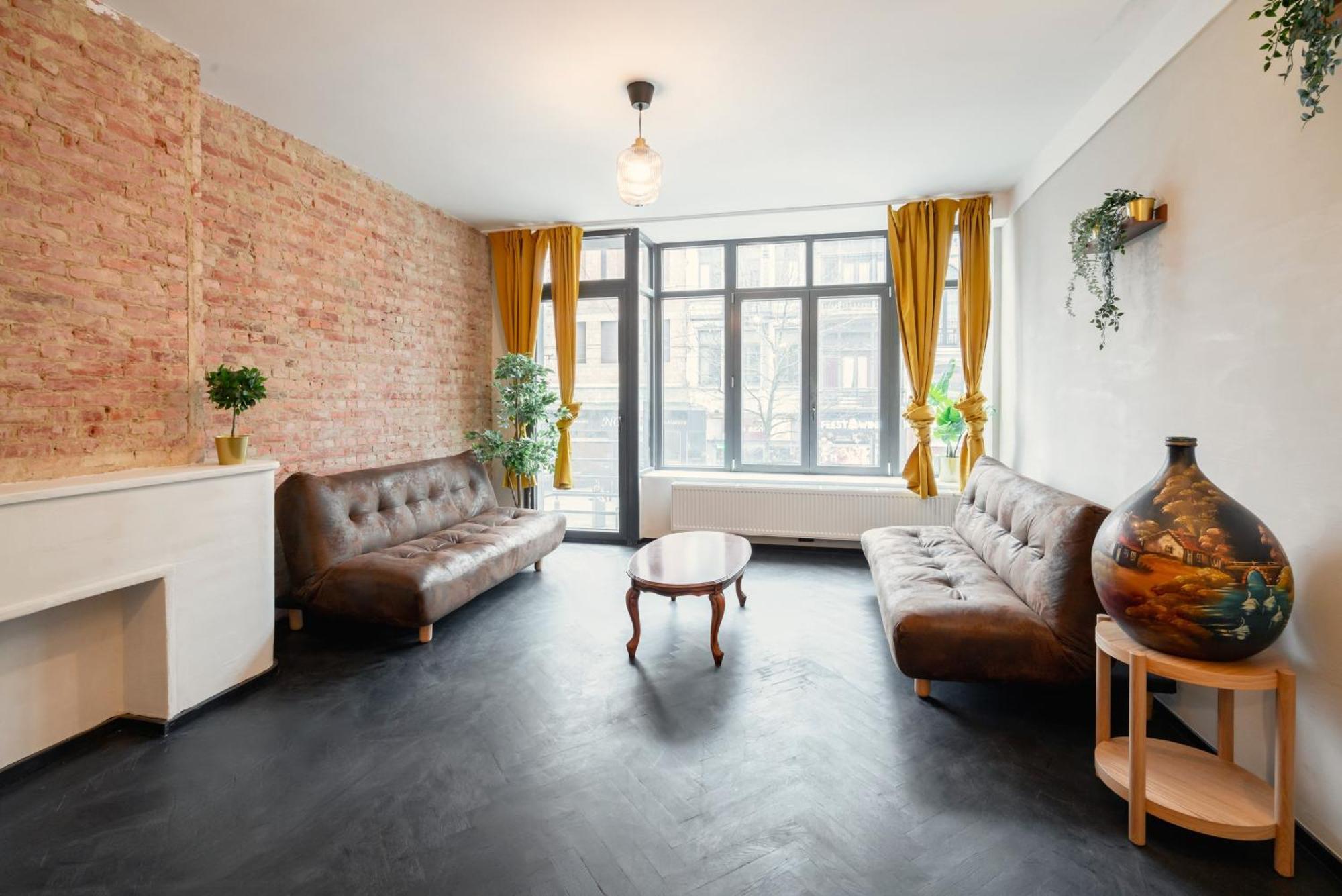 Charming And Spacious Apartments In The Heart Of Антверпен Екстериор снимка