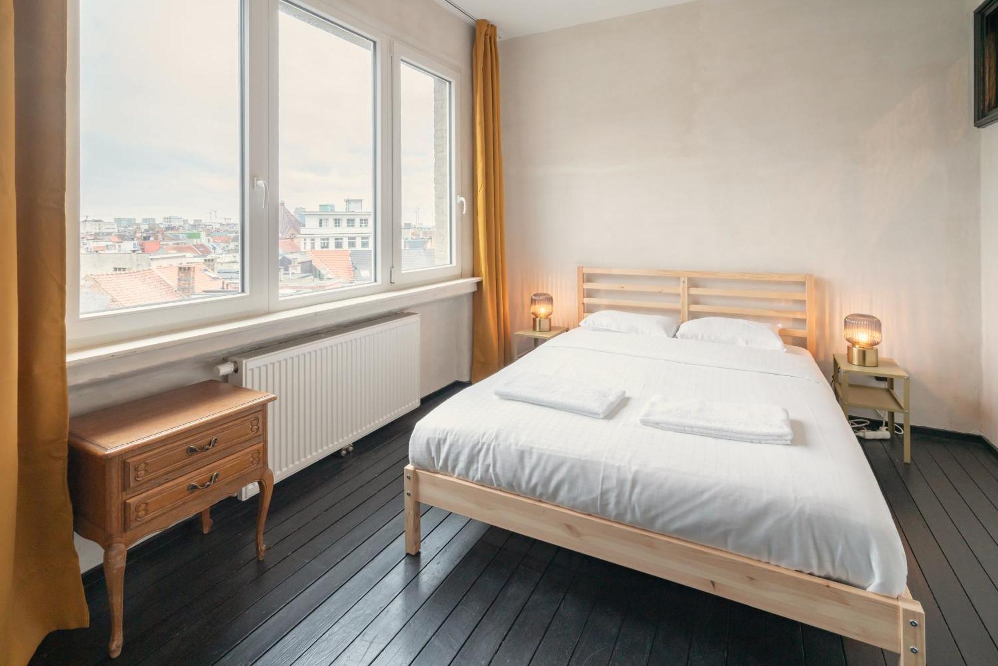 Charming And Spacious Apartments In The Heart Of Антверпен Екстериор снимка