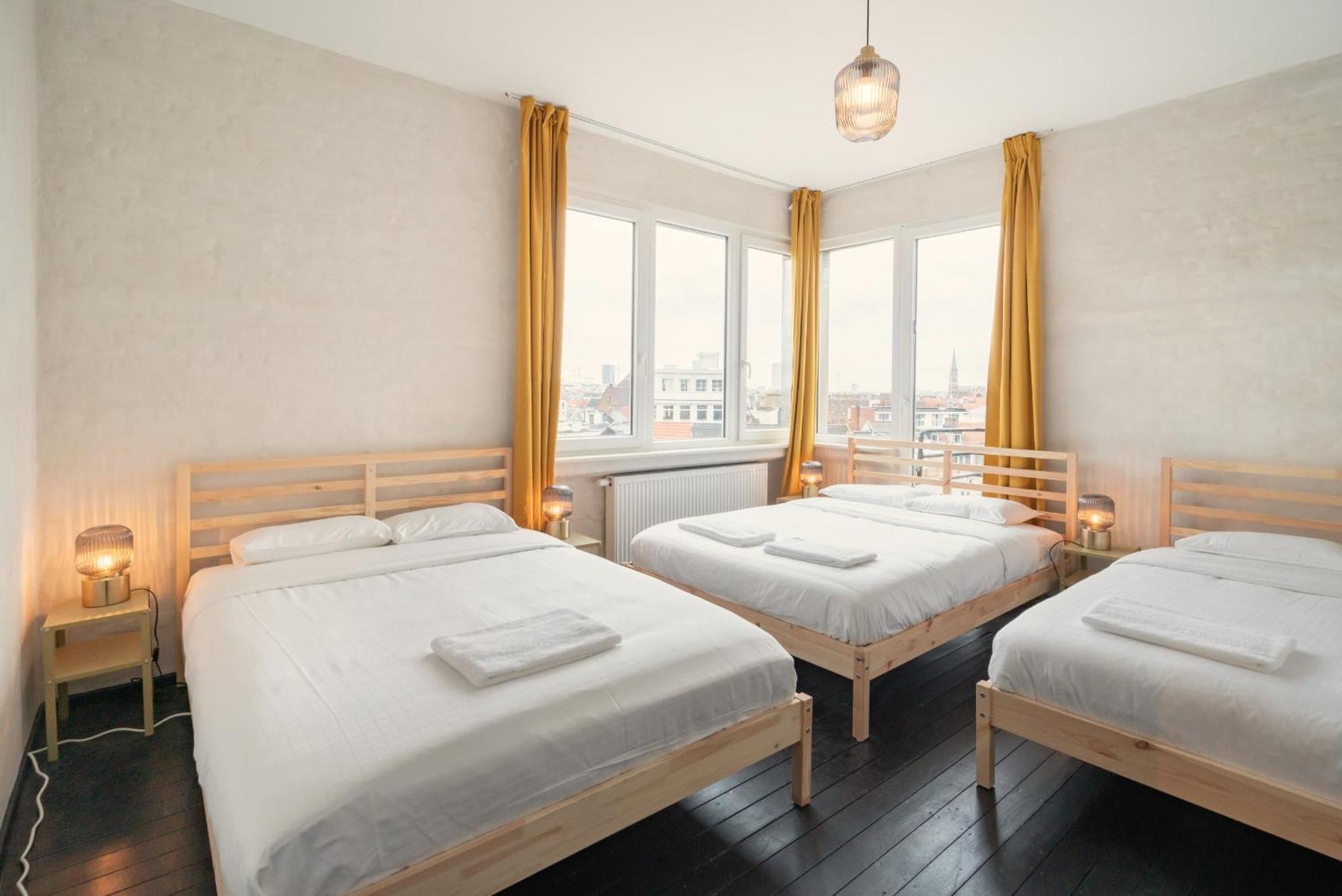 Charming And Spacious Apartments In The Heart Of Антверпен Екстериор снимка