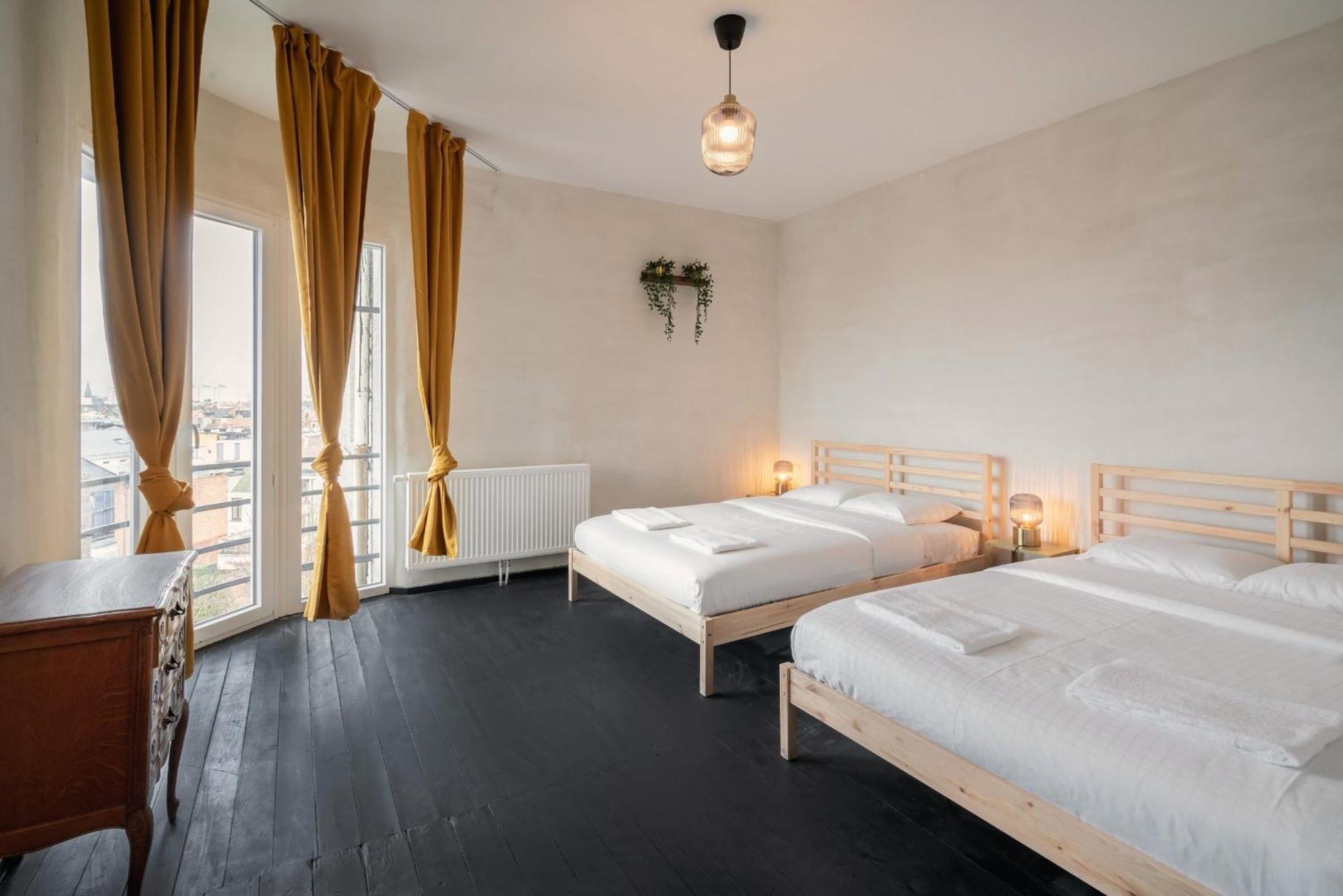 Charming And Spacious Apartments In The Heart Of Антверпен Екстериор снимка