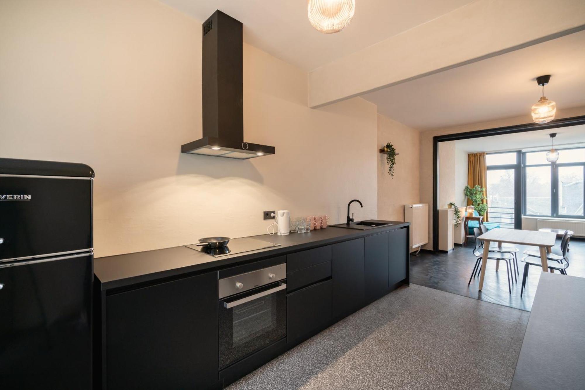 Charming And Spacious Apartments In The Heart Of Антверпен Екстериор снимка