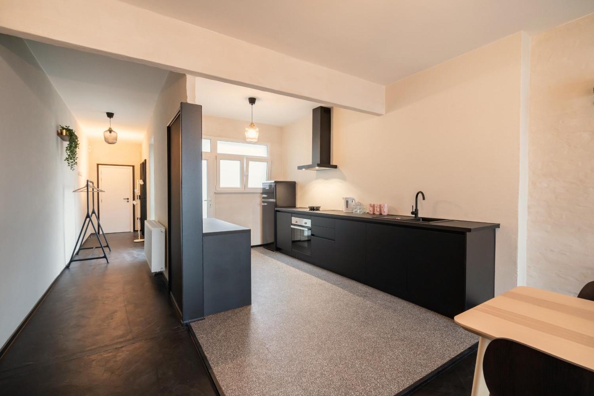 Charming And Spacious Apartments In The Heart Of Антверпен Екстериор снимка