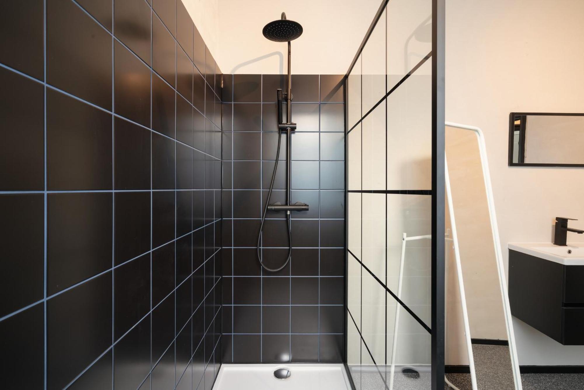 Charming And Spacious Apartments In The Heart Of Антверпен Екстериор снимка
